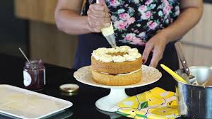 Kek ni simple je, sesuai la dengan bebudak yang belum. How To Make Sugarlou S Simple Vanilla Butter Cake Recipe Kitchen Lab Butterkicap Youtube