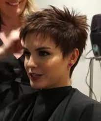 Pin By Maria Cossio On Kissy Hair Nails Short Hair Haircuts Short Hair Styles Short Choppy Hair