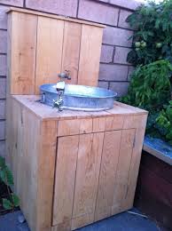 Waschtisch aus holz selber bauen so wird s gemacht. Suchen Sie Nach Einem Gartenschrank Aus Holz Archzine Net
