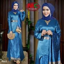 Jika biasanya baju batik harus dipasangkan dengan kebaya dan set busana tradisional lainnya, baju batik modern lebih fleksibel penggunaannya. Model Baju Gamis Songket Kombinasi Polos Hijabfest