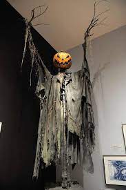 21 Fun Scarecrow Ideas To Make For Halloween And All Year Round Halloween Diy Halloween Props Scary Halloween Decorations