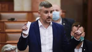 Jakab péter piros lapot mutatott fel orbánnak a parlamentben. Jakab Peter Igerem Tobb Ilyen Nem Lesz 24 Hu