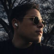 Only rockstar wastes a perfect opportunity for a deep, interesting,  entertaining, complex and fun game content in the desperate attempt to get  the last drop of milk out of their favorite cow