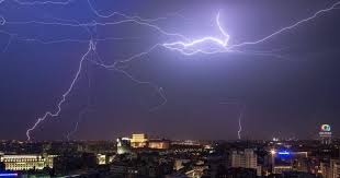 Meteorologii au emis miercuri seara alerte de furtuni pentru bucurești și pentru mai multe localități din județul constanța. Avertizare Meteo ImediatÄƒ Cod Portocaliu De Furtuni In BucureÈ™ti È™i In JudeÈ›ul Ilfov Digi24