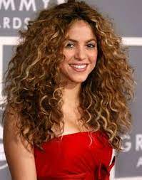 Ten Iconic Curly Celebrities From Chaka Khan To Shaun White Curly Hair Styles Shakira Hair Long Hair Styles