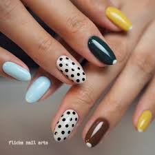 おまかせネイル marni のコレクション会場の色合いがかわいくて シンプルにドットと合わせたおしゃれネイル nogti dizajn nogtej