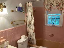 The iconic decorating color of the 50s, arguably. Millennial Pink Trends Retro Chic In Bathroom Designs
