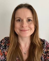 Sara Hutton's Instagram, Twitter & Facebook