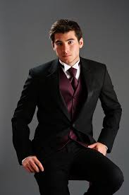 Black And Maroon Tuxedo Imagini Pentru Black Suit Black Shirt White Tie Black Suit Black Shirt Black Suit Combinations Tuxedo Wedding Suit