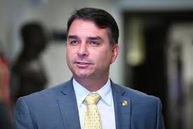 Flávio Bolsonaro descarta possibilidade de invasão dos EUA ao Brasil | Vero  Notícias