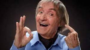 Carlitos balá, el hombre que regala risas cumple 95 años. G9veghemuhnnym