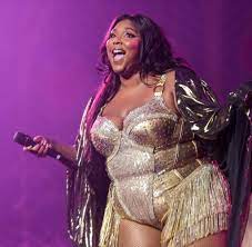 Lizzo received 11 billboard music award nominations yesterday, including similarly, if lizzo nabs top hot 100 song, it'll be the first time a female artist has taken home the. Phanomen Lizzo Diese 100 Prozentige Bitch Kann Ihren Tag Retten Welt