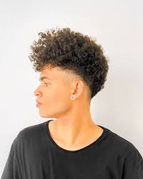 Coupe boucle homme black / cheveux courts 25 idees de coupes : 32 Idees De Coiffures Pour Homme Frise Coiffures Pour Homme Frise Coiffure Homme Coupe De Cheveux