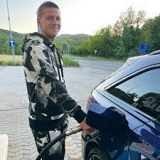 9,620 likes · 15 talking about this · 2,934 were here. Fabio Quartararo On Twitter My Face When I Ve Done 20km With Fuel Tank On Empty