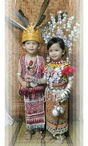 Pakaian tradisional lelaki iban terbahagi kepada dua iaitu kain sirat dan dandong. Baju Tradisional Iban For Rent Girl Only Babies Kids Girls Apparel On Carousell