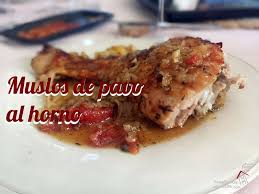 Los muslos de pavo son un tipo de carne que contienen 20,50 gramos de proteínas, no contienen carbohidratos, contienen 3,61 gramos de grasa por cada 100 gramos y no contienen azúcar, aportando 114 calorias a la dieta. Muslos De Pavo Al Horno Ya Estamos En Casita