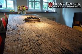 pin op oud eiken tafel