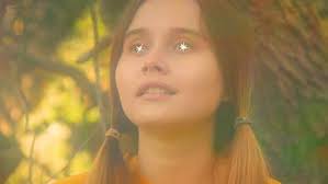 Swamp Women Kissing Booth