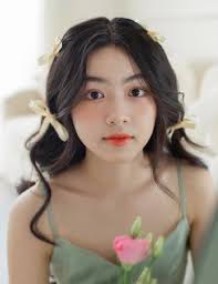 Nhan sắc trong veo tuổi 16 của con gái "ông mai quốc dân" Quyền Linh