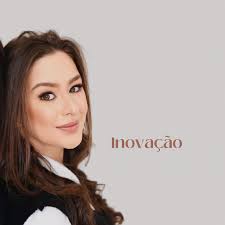 Eu sei que parece confuso! E também sei que, para muitos, as duas frases  parecem ser iguais. Mas, para mim, são completamente diferentes. Entre as  duas, eu escolho a primeira. Persistir em