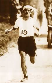 De internationale zwembond fina heeft een aanvraag voor de 'soul cap. 43 Beste Ideeen Over Marathon History Atletiek Rare Feiten Sportieve Meisjes