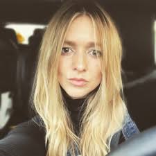 Anneka Taylor's Instagram, Twitter & Facebook