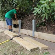 Retenue De Terre En Bois En 2020 Jardin En Pente Mur De Jardin Amenagement Jardin En Pente