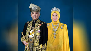 Pendidikan awal di sekolah perempuan rendah sultan ibrahim, johor bahru dan meneruskan pendidikannya ke peringkat menengah di sekolah tun fatimah, johor bahru. Agong Raja Permaisuri Agong Zahir Takziah
