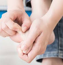 Pressure can begin after arthritis, a healed toe fracture, or when contracted toes from over time. Skin Peeling Between Toes Causes And Treatment