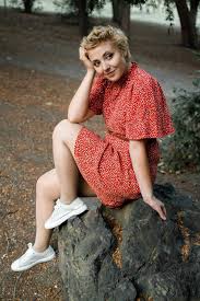 Vnímá proslulost svých rodičů jako výhodu nebo spíš zátěž? Rock Blog Anna Julie Slovackova Koncert Pred Zivymi Divaky Nam Prijde Jako Husty Sci Fi Pravdepodobnejsi Je I Prilet Ufo Ireport Music Style Magazine