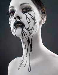 Here is a simple recipe for a homemade white face paint. So Awesome I Love This Halloween Schminktipps Schminktipps Halloween Gesicht Schminken