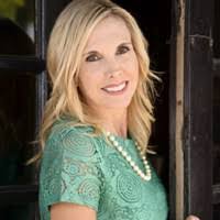 Lisa Kane's Instagram, Twitter & Facebook