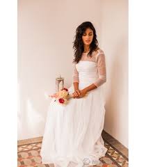 Puede ser de manga corta, manga larga o sin mangas y se fabrica en una gran variedad de materiales que van desde los más abrigados como la lana hasta los más ligeros como el raso. Elegante Bolero De Novia De Tul Plumeti Blanco Frida Tulle Bolero Mimetikbcn