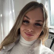 Emily Jay's Instagram, Twitter & Facebook