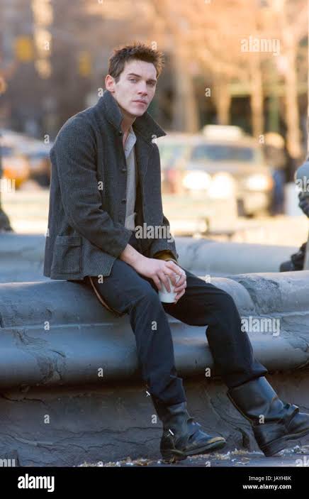 AUGUST RUSH (2007) JONATHAN RHYS MEYERS KIRSTEN SHERIDAN (DIR)  ENTERTAINMENT FILM/MOVIESTORE COLLECTION LTD Stock Photo - Alamy