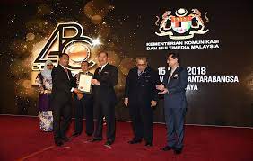 In 2012, filem negara malaysia (fnm) was merged with finas to form a single agency. Galeri Anugerah Perkhidmatan Cemerlang Category Finas Image Perbadanan Kemajuan Filem Nasional Malaysia