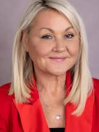 Lisa George (@lisageorgeactor) • Instagram photos and videos