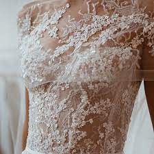 So 99 Of The Time I Love Minimalist Bridal Gowns But Then Every Once In A While I See Somet Wedding Dresses Wedding Dress Inspiration Beautiful Wedding Gowns