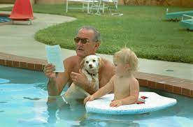 When president lyndon johnson lifted his beagle, him, by its ears to pose for an a.p. White House History On Twitter President Lyndon B Johnson S Favorite Dog Was A Small White Mixed Breed Dog Named Yuki 1 7 Image Credit Lyndon B Johnson Presidential Library And Museum Nara
