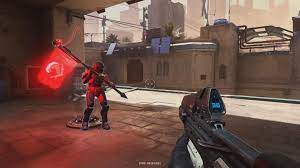 She appears younger, sporting what a unsc uniform, and seems about as lost as the chief as to what's going on. Qyx76cmempaozm