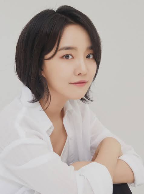 Younha profile
