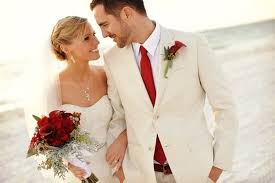 Dependiendo del lugar dónde vivan los novios es más fácil o no el acceso a la playa. Traje De Novio Para Boda En La Playa El Blog De Maria Jose Traje De Novio Boda Traje De Novio Trajes De Novio Blanco