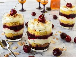 Wherever you are from in the world, why not take some time to learn more about christmas and christmas crackers are filled with jokes, small toys or silly gifts, as well as a coloured paper hat that everyone wears for dinner. Trifle Desserts With Mascarpone And Cherries Marcellina In Cucina