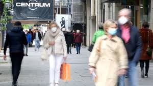 August einen test vorlegen müssen. Coronavirus Was Geimpfte Und Genesene Jetzt Durfen Tagesschau De