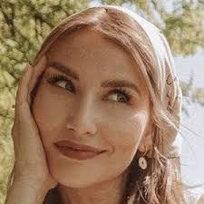 Ana Johnson's Instagram, Twitter & Facebook