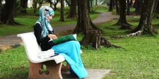 See more of kata kata hikmah on facebook. 40 Kata Mutiara Muslimah Yang Menyentuh Hati Bisa Dijadikan Bahan Renungan Merdeka Com