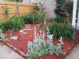 Flower Beds Love The Red Mulch And All Of My Flower Beds Are Done That Way Red Mulch Shade Plants Landscaping Plants