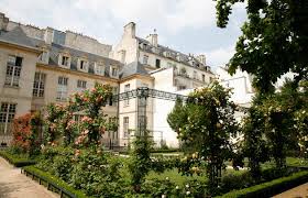 Le marais s'étend sur une partie du 3ème et du 4ème arrondissement de paris, sur la rive droite de la seine. Quartier Du Marais Fremdenverkehrsamt Paris