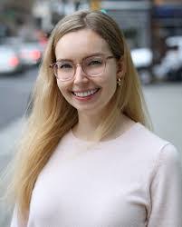 Sarah Sweeney's Instagram, Twitter & Facebook