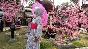 Selfie taman sakura / 10 foto taman sakura bandar lampung 2020 tiket masuk harga sewa baju di lokasi bukit kemiling. Lokasi Dan Harga Tiket Masuk Istana Sakura Blitar Serunya Menikmati Suasana Serasa Di Jepang Daka Tour